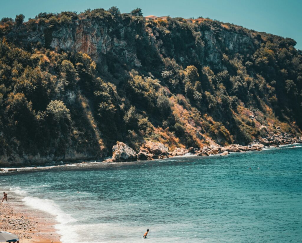 Strandabschnitt Filiguri Beach in der Nähe von Himarë in Albanien
