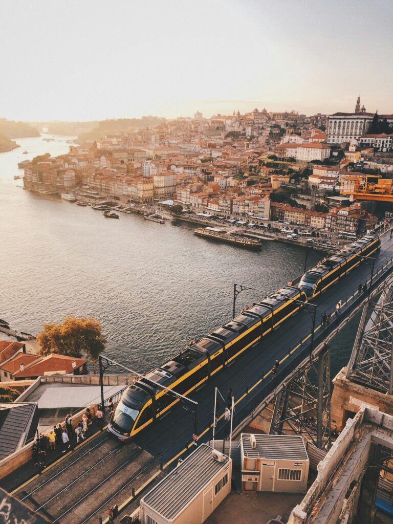 Porto City mit bunten Häusern entlang des Douro
